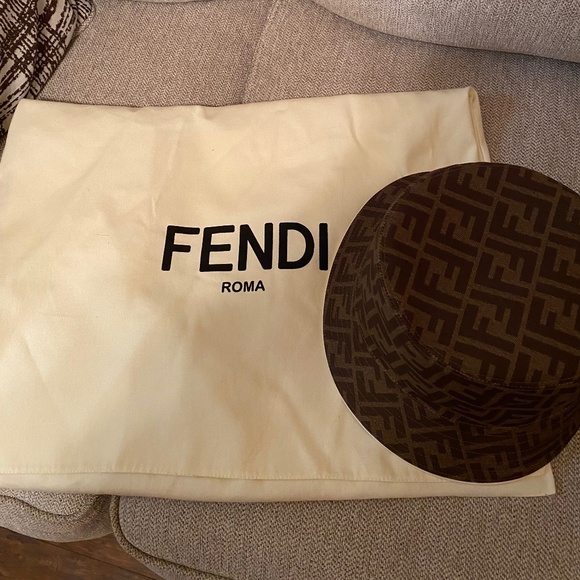 Authentic Fendi Bucket Hat Size L - Picture 1 of 5